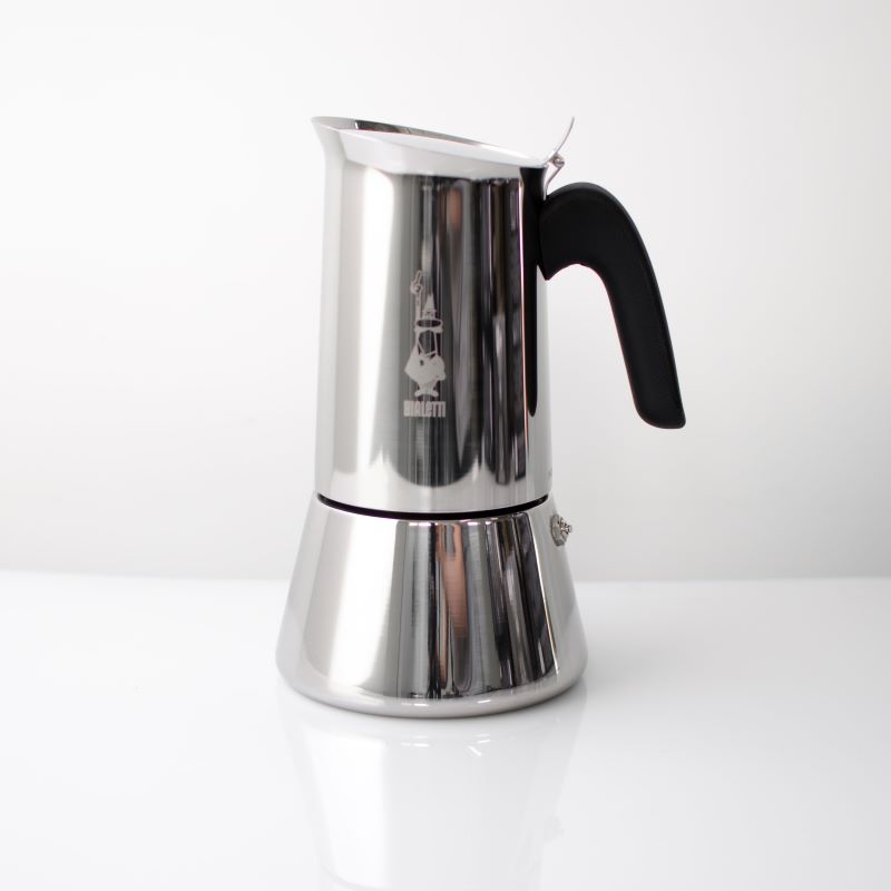 Kubek to zaparzacze w domu różnego rodzaju wystarczy pojemność wody i mleko i dzbanki parzenia filiżanki w kubek mleka jak od barista.